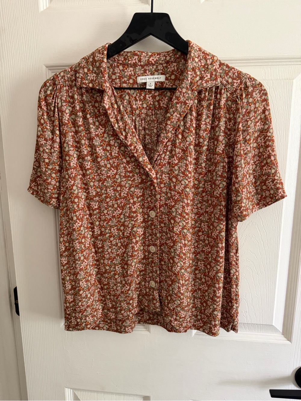 Free Assembly Rust Floral Button-Down Short Sleeve Shirt